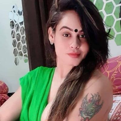 savita bhabhi ko chote se ladke ne tuka..