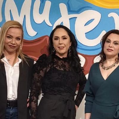 “Las historias que nos seguimos contando” “Las historias que nos seguimos contando”
