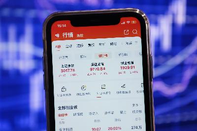 {{周五晚7点｜股市触底反弹重回3000点；中美高层互动频繁