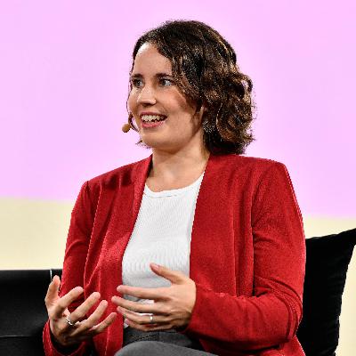 Abhängigkeitsstrukturen - Die Macht der großen KI-Konzerne – Gespräch mit Helen Toner Abhängigkeitsstrukturen - Die Macht der großen KI-Konzerne – Gespräch mit Helen Toner