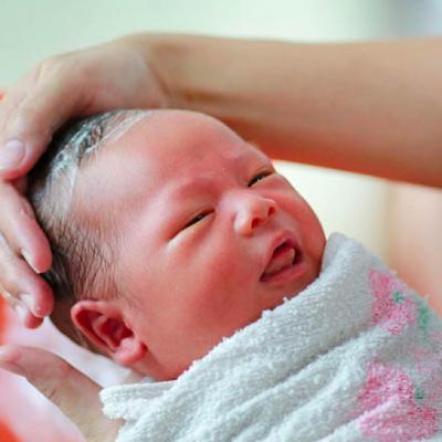 Có nên tắm thường xuyên cho trẻ sơ sinh vào mùa lạnh?