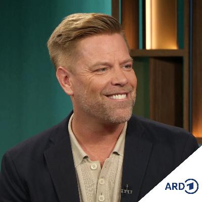 Sänger Tom Gaebel auf dem Roten Sofa