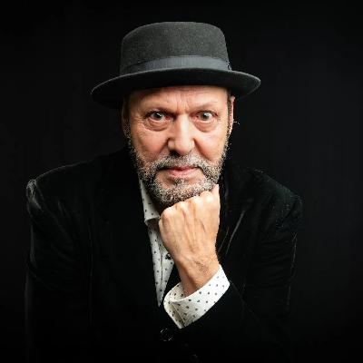 Carlos Mendes: “Eu estava em cuecas, à procura das calças, vejo um vulto passar e digo: ‘este gajo é o Paul McCartney de certeza absoluta’” Carlos Mendes: “Eu estava em cuecas, à procura das calças, vejo um vulto passar e digo: ‘este gajo é o Paul McCartney de certeza absoluta’”