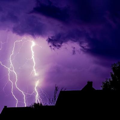 15,000 still without power as heatwave and storms continue today; English cricket team plans Noosa break; And Aus PGA tees off in Brisbane