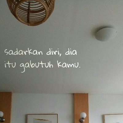 sadarkan diri, dia itu gabutuh kamu.