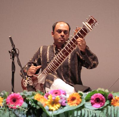 Vinayak Chittar, Sultan Khan