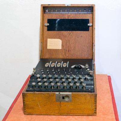 La Gesta de Enigma, las Spanish Enigma y españoles que descifraron códigos nazis