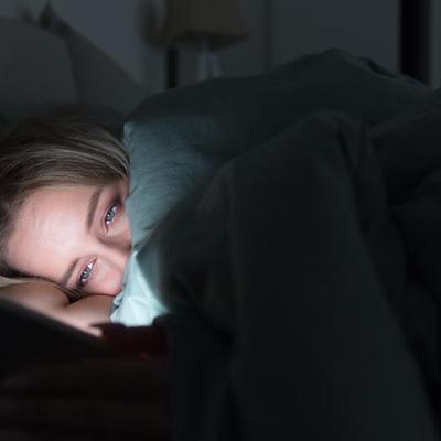 Transforma tu dormitorio en una zona libre de teléfonos