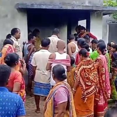 নিম্নমানের খাদ্য সামগ্রী দিয়ে অঙ্গনওয়াড়ি কেন্দ্রে রান্না,কর্মীদের তালা বন্ধ করে বিক্ষোভ।