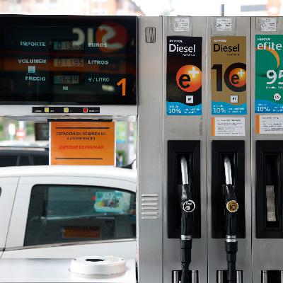 La subida del precio de los carburantes golpea a España: transporte, agricultura y siderurgia piden ayuda al Gobierno La subida del precio de los carburantes golpea a España: transporte, agricultura y siderurgia piden ayuda al Gobierno