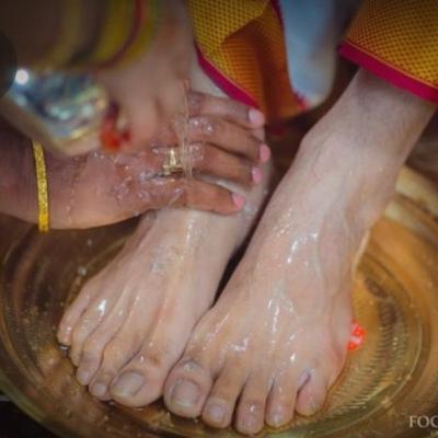 పెళ్లిలో అల్లుడి కాళ్లు ఎందుకు కడుగుతారు?? పెళ్లిలో అల్లుడి కాళ్లు ఎందుకు కడుగుతారు??