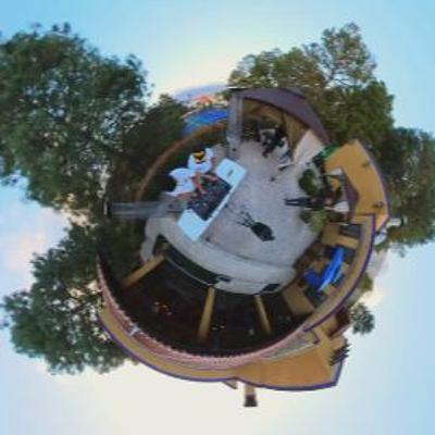 Poniendo Afro House y House en el mejor restaurante de mi ciudad...