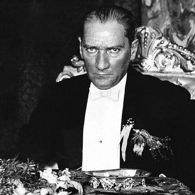 Türkei - Als Atatürk die Polygamie verbot Türkei - Als Atatürk die Polygamie verbot