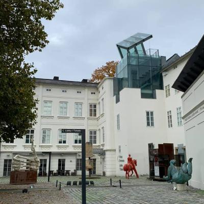 Audio komentovaná prohlídka po uměleckých dílech v okolí Musea Kampa