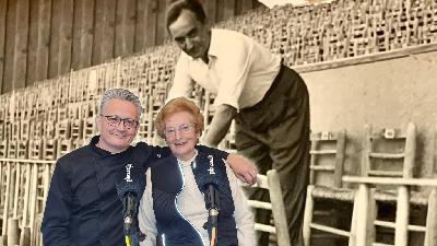 Homenaje a la familia Pons, conserjes del Camp de Mestalla durante casi medio siglo