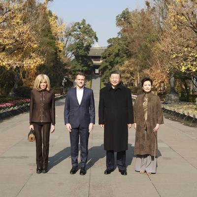 Chinese, French presidents hold informal meeting in Sichuan Chinese, French presidents hold informal meeting in Sichuan