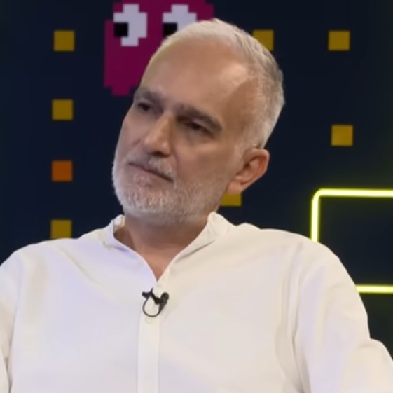 بیژن بنفشه خواه در قسمت دوم پامپ۲ بیژن بنفشه خواه در قسمت دوم پامپ۲