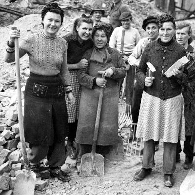 Nachkriegsgeschichte - Die deutschen Trümmerfrauen – Vorbild und Mythos Nachkriegsgeschichte - Die deutschen Trümmerfrauen – Vorbild und Mythos