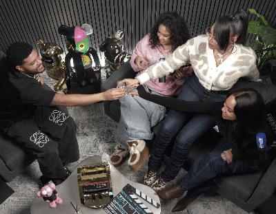 #004 - LADIES OF THE NIGHT (FEATURING ANGELA YEE & LIP SERVICE) #004 - LADIES OF THE NIGHT (FEATURING ANGELA YEE & LIP SERVICE)