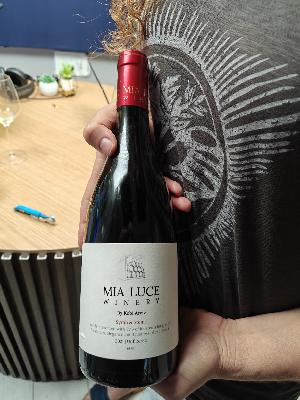 יין לשניים - פרק 36 - מבעבע בריטי עקף את שמפיין בסיבוב, סירה מיקב מיה לוצה, מה ההבדל בין סירה לשירז, סיפור קטן על תקווה ושיחה על הצד האחר של היין יין לשניים - פרק 36 - מבעבע בריטי עקף את שמפיין בסיבוב, סירה מיקב מיה לוצה, מה ההבדל בין סירה לשירז, סיפור קטן על תקווה ושיחה על הצד האחר של היין