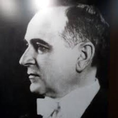 O locutor de O GLOBO NO AR na Rádio Globo do Rio anuncia os conflitos e reuniões antes do suicídio de Getúlio Vargas em 24 de Agosto de 1954