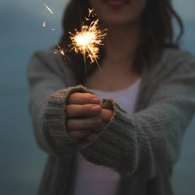 Người trẻ hối hả
