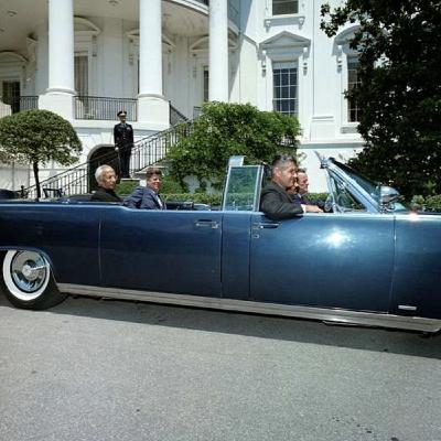 92: Paul Gregory discusses his book, The Oswalds, focusing on his father, Pete Gregory, a Russian-speaking oil engineer. On November 22, 1963, Pete was near the Texas Hotel in Fort Worth when President Kennedy departed. Later that afternoon, Paul, a stud 92: Paul Gregory discusses his book, The Oswalds, focusing on his father, Pete Gregory, a Russian-speaking oil engineer. On November 22, 1963, Pete was near the Texas Hotel in Fort Worth when President Kennedy departed. Later that afternoon, Paul, a stud