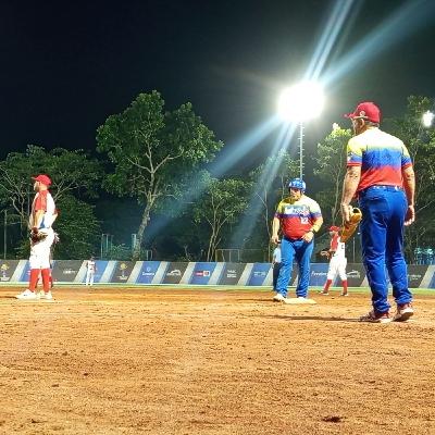 Cuba pierde un gran juego con el campeón mundial en Panamericano de softbol