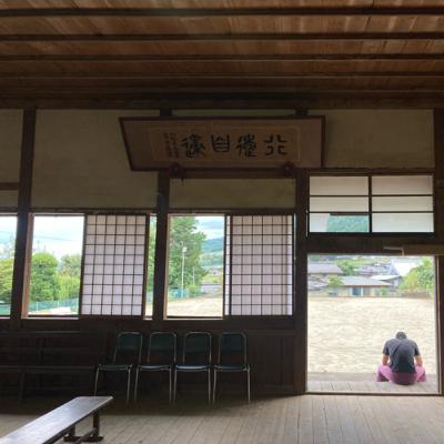 第八七幕_ 海パンと喪服のコントラスト_