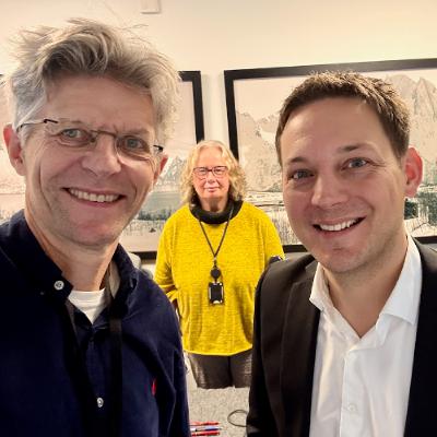 Varaordfører Inger Brokka de Ruiter maner til kommuneopprør. Arbeiderpartiets Sigurd Rafaelsen forsvarer kommuneøkonomien. Raport fra landsstyremøte i KS. Ordfører ber politiet se på nettdebatter.