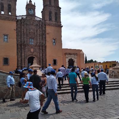 10. Narrando el desfile alusivo al 1° de mayo por el Día de Trabajo, aquí en Dolores Hidalgo, Gto.
