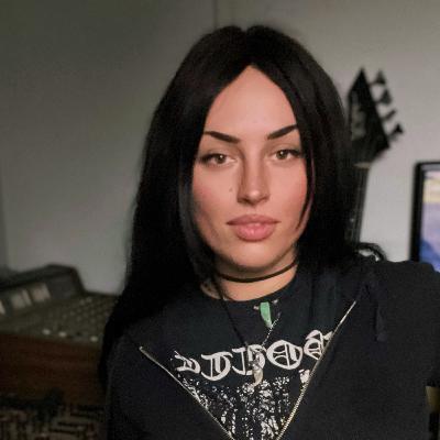 Episode 103 - Invasive Plants, Touring, and Passion Killers with Sarah Woods