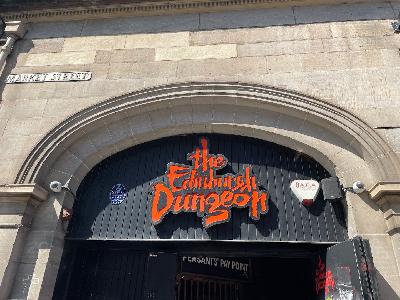 Edinburgh Sightseeing Tour with The Edinburgh Dungeon Ticket
