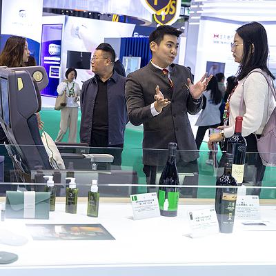 China's service trade surges 8% to record 3.9 trillion yuan in H1
