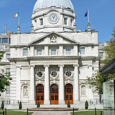 Sean Defoe hands out his Dáil star awards!