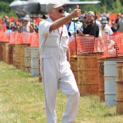 Gliding into Retirement: Manfred Radius' Airshow Legacy
