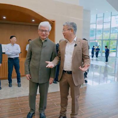 陆雄文对话罗康瑞:商学教育与城市发展如何彼此成就、无界共生| 两说 陆雄文对话罗康瑞:商学教育与城市发展如何彼此成就、无界共生| 两说