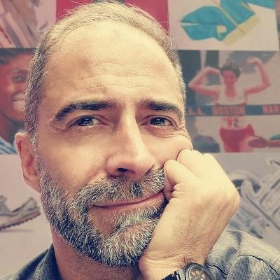 Complementàriies - Com ser infeliç... o no amb Javier Salinas Complementàriies - Com ser infeliç... o no amb Javier Salinas