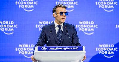 Macron sfida Trump: "No a nuovo imperialismo" - Meloni che fa? Andrà a Davos?