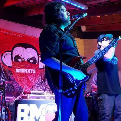 Ira, primer álbum de 8 MONKYS