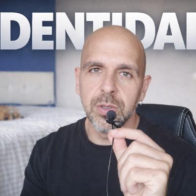 No Estás Roto: Estás Viviendo Desde Una Identidad Que Ya No Te Sirve