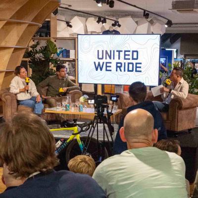 Live vooruitblik WK gravel met Laurens ten Dam, Greg Van Avermaet, Malou Eisen en Carolin Schiff