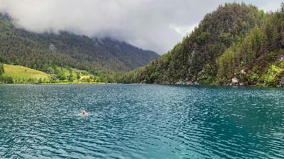 What improv revealed at the edge of a freezing glacial lake