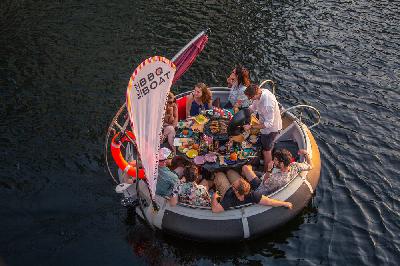 Floating Hot Tubs in Skuna Boats Floating Hot Tubs in Skuna Boats