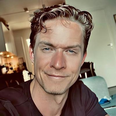 Episode 20. Alexander MacKenzie Omel. Sådan lever Alexander for at holde sig sund mentalt og fysisk. Vi taler om alt fra rulleskøjter til faste sengetider, sollys, kost, stress og alt derimellem.