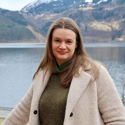 Ruth Lillegraven - Hardangerfolk