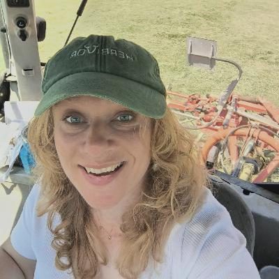 Extrait « Est ce qu’il a une grosse ferme ou du quota laitier ? » d'autres visions de l'agriculture dans l'enfance de Pauline Extrait « Est ce qu’il a une grosse ferme ou du quota laitier ? » d'autres visions de l'agriculture dans l'enfance de Pauline