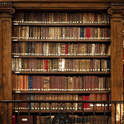 L’invité du 12h30 – Vanessa de Senarclens présente son livre "La bibliothèque retrouvée"