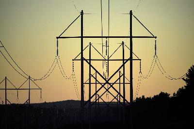 Residents protest power line proposal, Government shutdown felt on Wisconsin trails