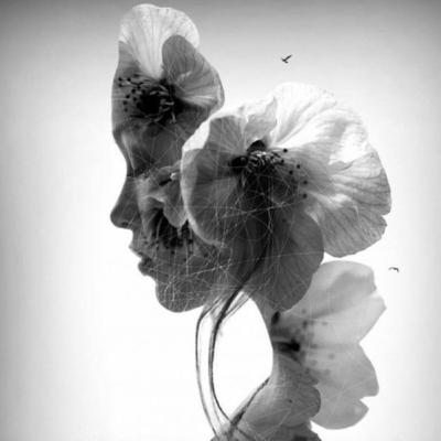 انتِ القوة، كوني عكاز نفسك ولا تستندي على أحد، دعي الماضي خلفك واصنعي مستقبلاً يليق بكِ وحدك. انتِ القوة، كوني عكاز نفسك ولا تستندي على أحد، دعي الماضي خلفك واصنعي مستقبلاً يليق بكِ وحدك.